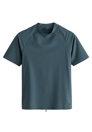 Tricou sport cu mâneci scurte, culoare verde-teal închis, cu guler rotund și cusături raglan, mărime medie, pe fundal alb.