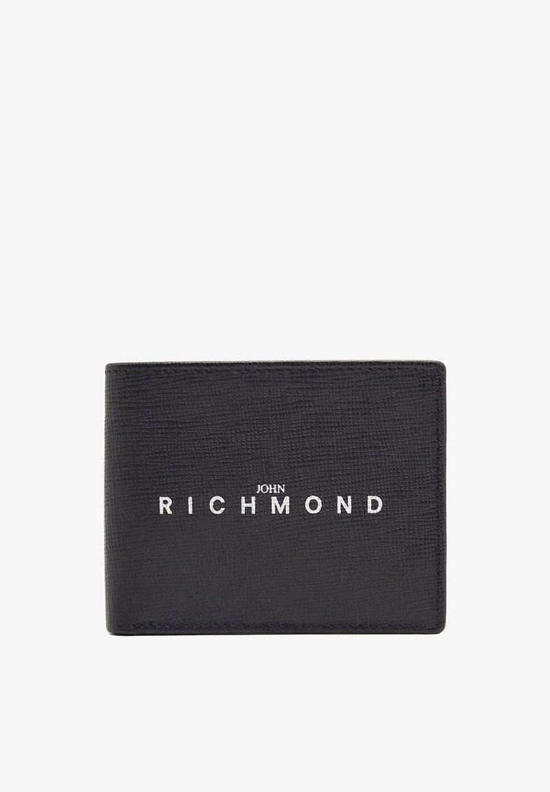 Portafoglio in pelle nera con texture in rilievo, caratterizzato dal logo "JOHN RICHMOND" in bianco, forma rettangolare e bordi lisci.