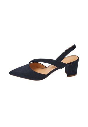 Czarny damski but typu slingback z zamszu, z ostrym noskiem, skrzyżowanymi paskami i niskim, szerokim obcasem.