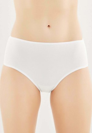 Slip hipster bianchi in cotone con texture liscia e vita elastica, caratterizzati da un design semplice senza motivi visibili o elementi hardware.