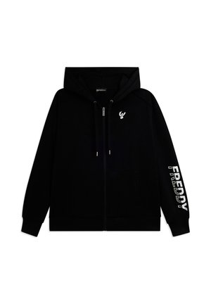 Sudadera negra con cremallera, capucha y cordones, pequeño logo blanco en el pecho y texto "FREDDY" impreso verticalmente en la manga derecha.