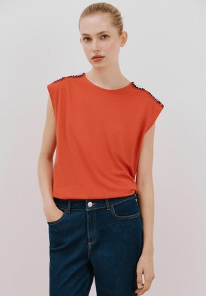 T-shirt print - red
