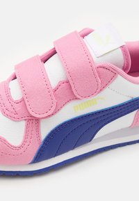 Puma CABANA RACER 20 UNISEX - Baskets basses - white/lapis lazuli/mauved out/cool cucumber