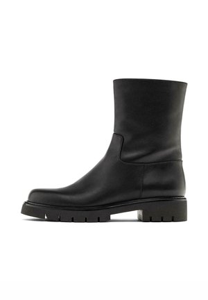 Stivaletti con plateau - black