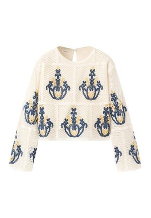 Top corto a maniche lunghe in rete bianca con ricami floreali blu e beige disposti a motivi quadrati.