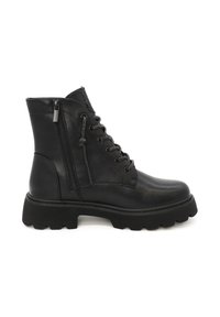 Stivaletti neri in pelle con suola spessa, dotati di lacci anteriori, cerniera laterale e dettagli testurizzati. Vestibilità standard e design minimalista.