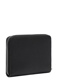 Czarny portfel ze skóry z teksturowaną powierzchnią, w kształcie prostokąta, z zamkiem błyskawicznym w kolorze srebrnym wzdłuż krawędzi. Kompaktowy design dla łatwej obsługi.