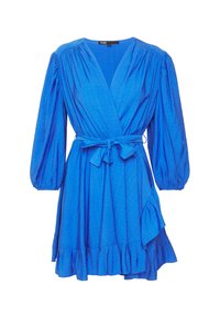 Robe portefeuille manches longues bleu vif avec col en V, ceinture nouée à la taille, manches bouffantes et ourlet volanté avec détail sur le côté.