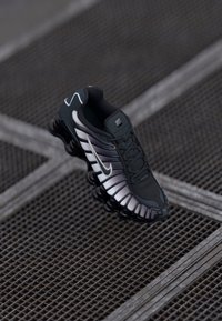 SHOX TL FADE - Joggesko - off noir/white/black