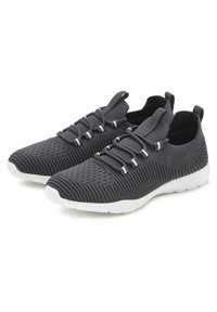 Grijze gebreide sportschoenen met een gestructureerd oppervlak, witte outsole en elastische veters. Ontworpen voor comfort en ademend vermogen, met een snug fit.
