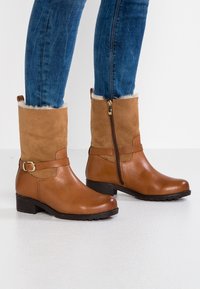 Caprice Botines - cognac
