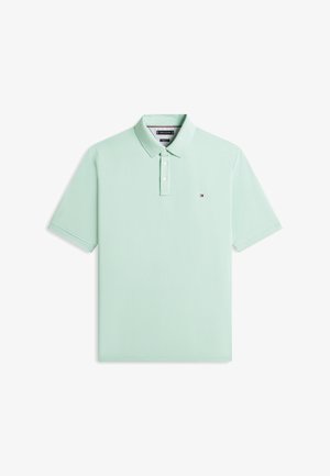 Világoszöld rövid ujjú galléros póló három gombos elülső résszel és kis Tommy Hilfiger logóval a bal mellrészen.