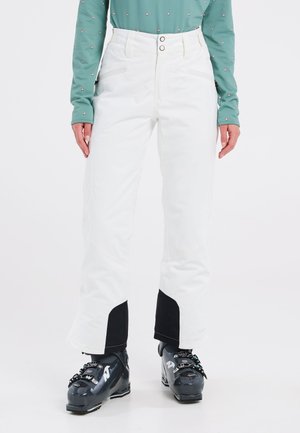 Witte skibroek met een gestroomlijnde pasvorm, ritssluitingen, zwarte accenten bij de manchetten en contrasterende knopen voor een veilige sluiting.
