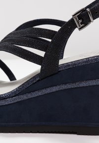 Marco Tozzi Sandali con tacco - dark blue