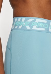 Nike Performance SHORT - Tajice - denim turquoise/glacier blue/green frost/white