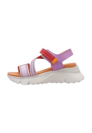 Sandalias con tiras moradas y naranjas, diseño ajustable, plantilla suave y suela de goma blanca con tracción texturizada.