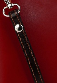 DrachenLeder TOSCANTO  - Schoudertas - rot schwarz