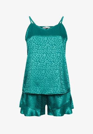 Jedwabny zestaw piżamowy w kolorze morskim z wyglądem w panterkę. Koszulka na ramiączkach, w komplecie z szortami z falbaną. Gładka faktura.