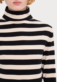 MAX&Co. Sweter