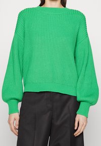Repeat Sweter