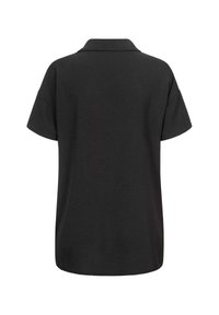 Polo shirt nera con una vestibilità rilassata, maniche corte e un tessuto leggermente texturizzato. Presenta un colletto classico e un orlo curvo.
