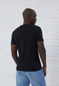 Pier One 5 PACK - T-shirts basic - dark blue/bordeaux/black