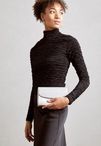 Pochette - silver coloured