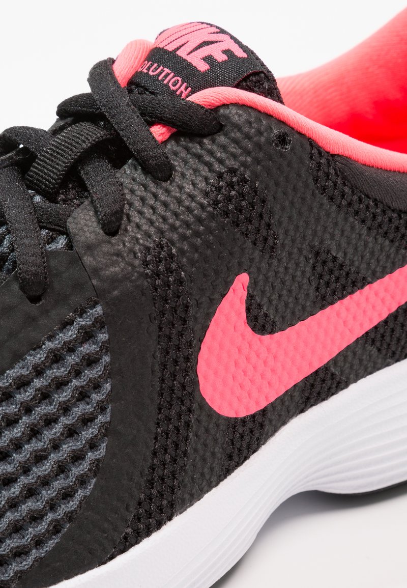 nike performance revolution 4