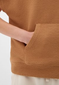 s.Oliver HOODIE MET KORTE MOUWEN - T-shirt print - sandstein