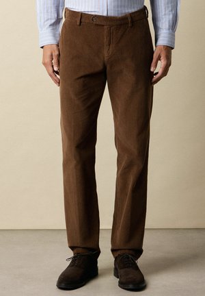 REGULAR FIT  - Kalhoty - tobacco