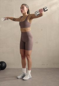 Girlfriend Collective COMPRESSIVE HIGH RISE BIKE SHORTS - Tamprės - porcini