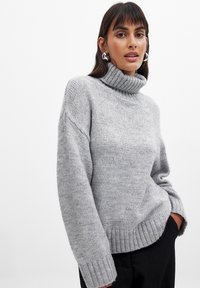 NA-KD - MIT ROLLKRAGEN - Jumper - grey Thumbnail Image 1