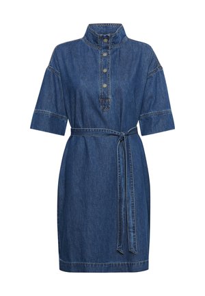 Denimkleit lühikeste varrukatega, kõrge kraega ja viie nupu ning esiplaadiga. Kaasas on kangast vöö ja kontrastsete õmbluste detailid.