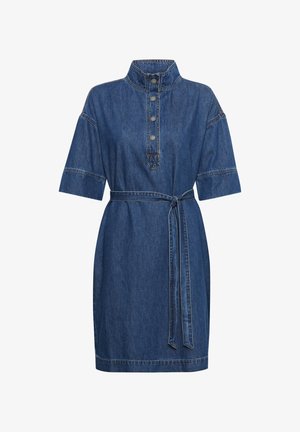 Denim obleka s kratkimi rokavi, visokim ovratnikom in sprednjim zapirnikom s petimi gumbi. Vključuje tkaninski pas in kontrastne šive.