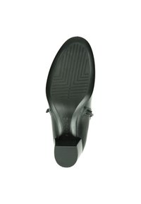 Semelle de chaussure noire avec une finition mate et lisse, présentant un motif de grip texturé et un talon rectangulaire. Marquage logo subtil présent.