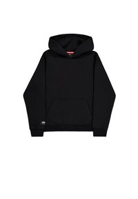 Zwarte sweatshirt hoodie met buidelzak en klein logo op de manchette, eenvoudig ontwerp, plat gelegd op een witte achtergrond.