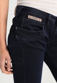 Herrlicher Jeans slim fit - dark-blue denim