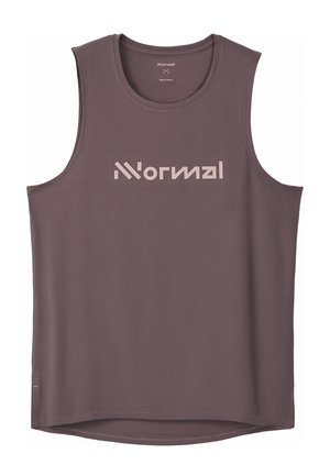 Bezrekawnikowy ciemnoróżowy sportowy top z teksturowanej tkaniny z logo "Normal" w jasnoróżowym kolorze umieszczonym na środku klatki piersiowej.