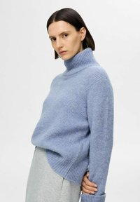 Selected Femme ROLLKRAGEN - Neule - endless sky