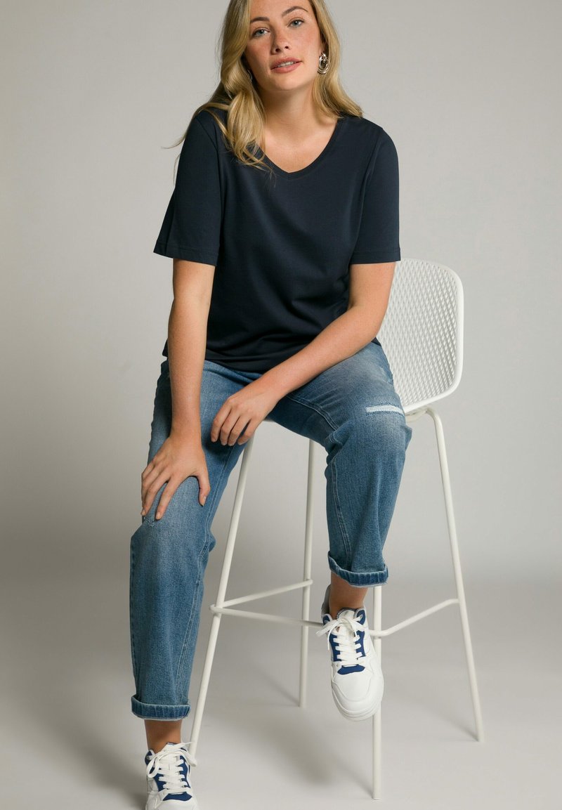 Damen T-Shirts | Ulla Popken V-NECK T-Shirt basic marine/dunkelblau - YQ42979 Damen T-Shirts | Ulla Popken V-NECK T-Shirt basic marine/dunkelblau - YQ42979