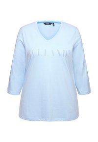 Ulla Popken COUNTRY LETTERED 3/4 SLEEVE TEE - Maglietta a manica lunga - soft light blue