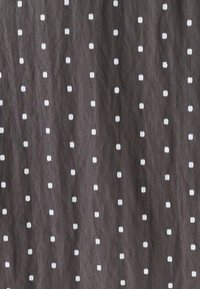 Unausgewählt, slate spot