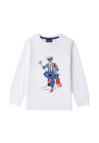 T-shirt bianca a maniche lunghe con un cane cartone blu in giacca grigia e pantaloni blu. Tiene in mano un plettro insieme a una chitarra rossa e un amplificatore.
