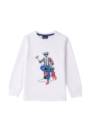 Wit t-shirt met lange mouwen met een blauwe cartoonhond in een grijze jas en blauwe broek. Hij houdt een plectrum vast met een rode gitaar en versterker.