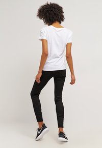 Levi's® THE PERFECT TEE - T-shirts print - white