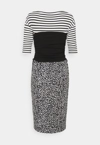 Robe noir et blanc avec manches trois-quarts rayées, partie centrale noire unie et jupe à motif abstrait.