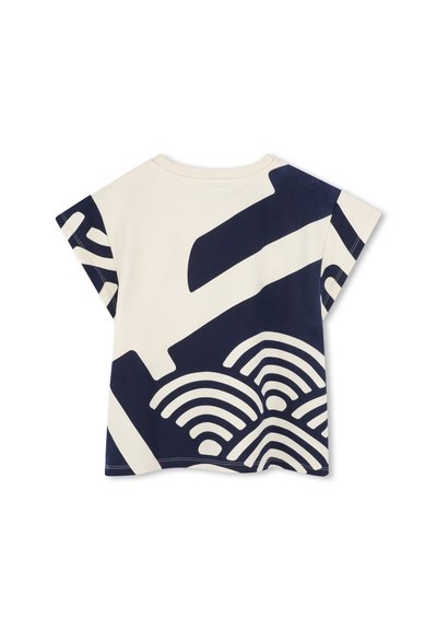 T-shirt en coton à manches courtes crème avec des motifs abstraits navy, présentant un col rond et une coupe décontractée avec des épaules tombantes.