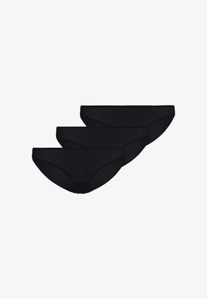 Trois sous-vêtements bikini noirs taille basse disposés en formation superposée sur un fond blanc.