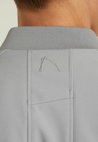 CHASIN' DASH SOFTSHELL - Lauko striukė - grey