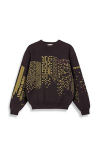 Suéter morado oscuro con un diseño de paisaje urbano en amarillo y blanco, con formas de bloques variadas, puños acanalados y dobladillo.